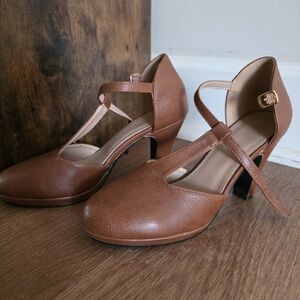 Elegant Brown Women's Heels